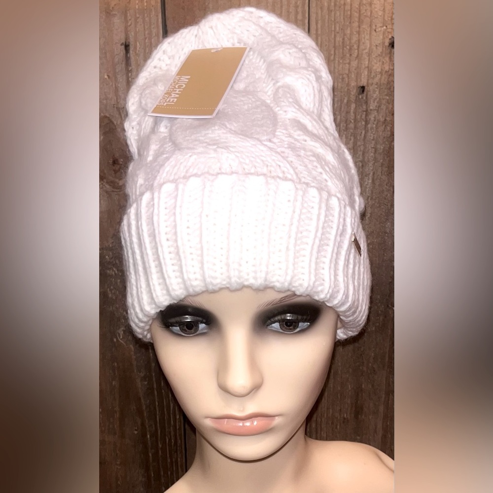 ❄️NWT❄️ MICHAEL Michael Kors Winter White Cable Knit Beanie. $48 Retail Price.